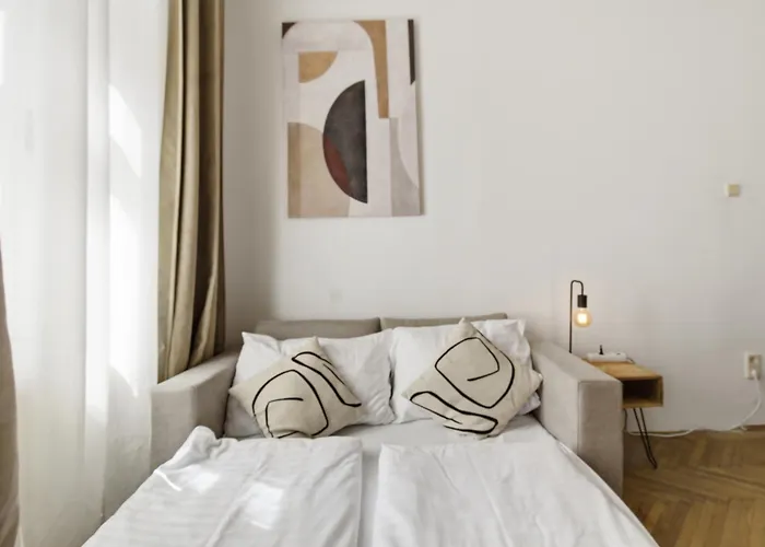 Διαμέρισμα Stylish Apartment, 5 Minutes To U6 & U4 *